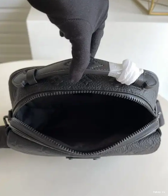LOUIS S MESSENGER VUITTON LOCK 0605